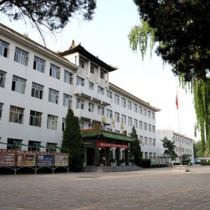 山西省定襄縣定襄中學校好不好？